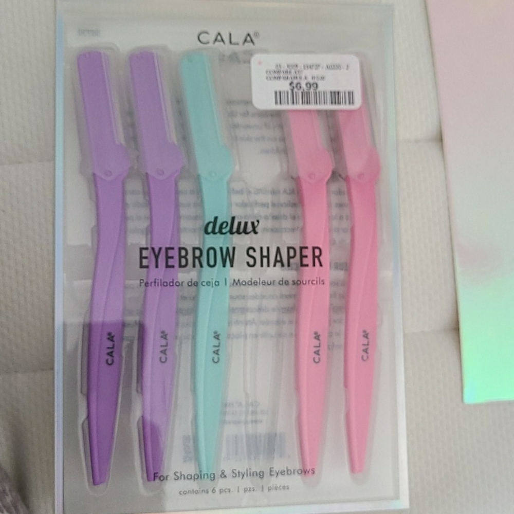 Eyebrow shaper